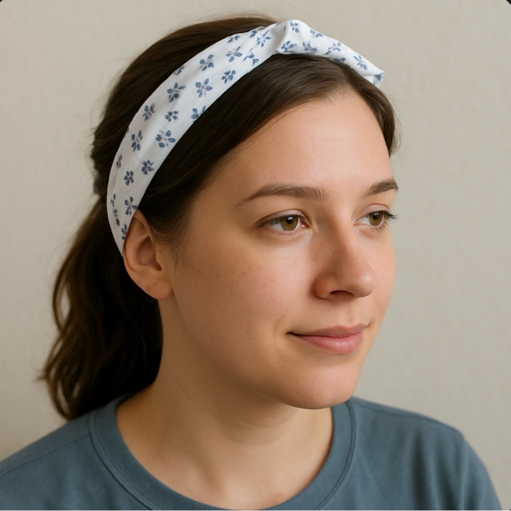 Blue and white adjustable wire headband